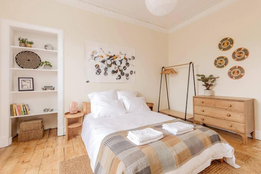Castle Views! Stylish 2bd Flat, Sleeps 4 Appartement
