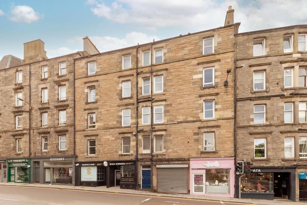 Castle Views! Stylish 2bd Flat, Sleeps 4 * EDI