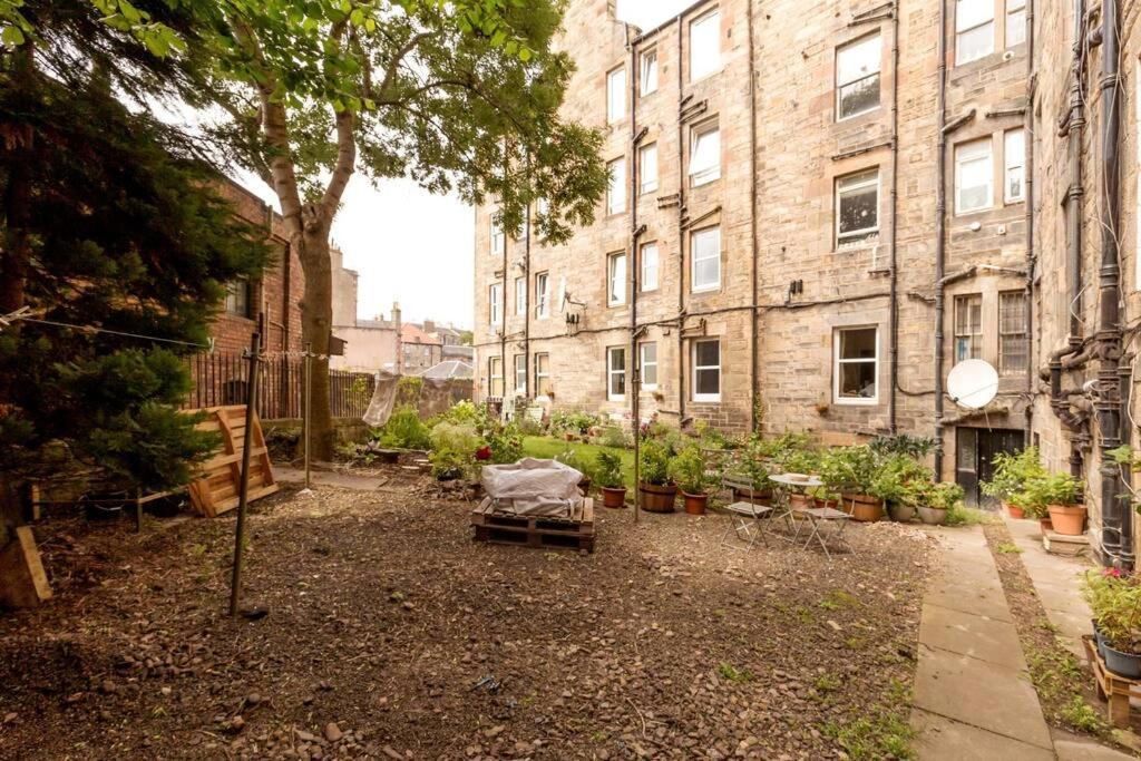 Castle Views! Stylish 2bd Flat, Sleeps 4 * EDI